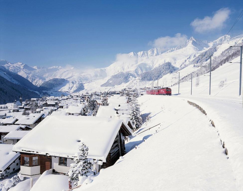 Hotel La Cruna Sedrun Exterior foto